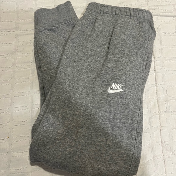 Nike Men's Sportswear Club Fleece Joggers
size Large - Picture 3 of 5